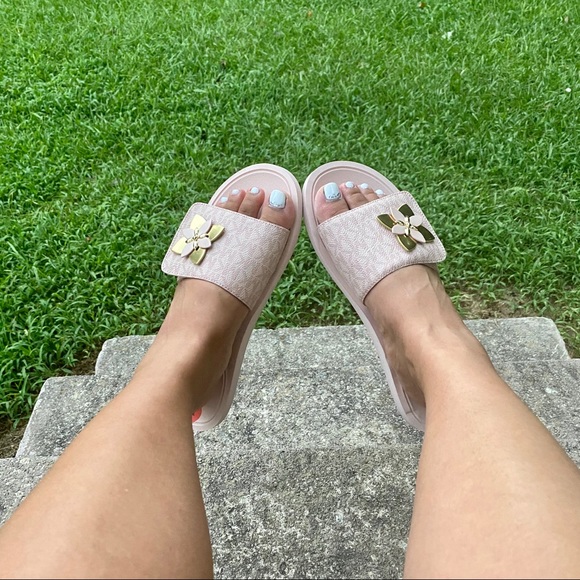 Michael Kors Shoes - NEW Michael Kors Heidi Slides